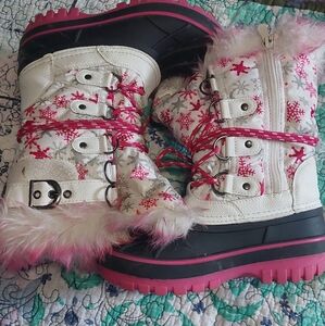 Snow boots
